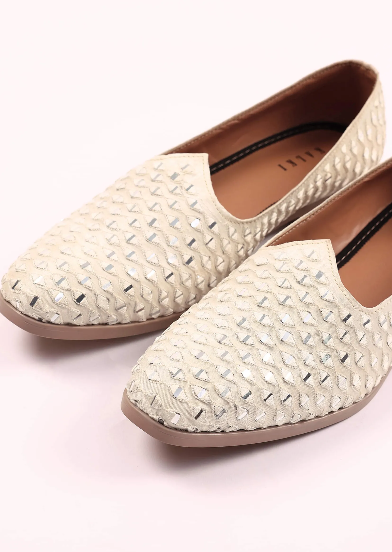 Beige Raw Silk Jutti With Mirror Work