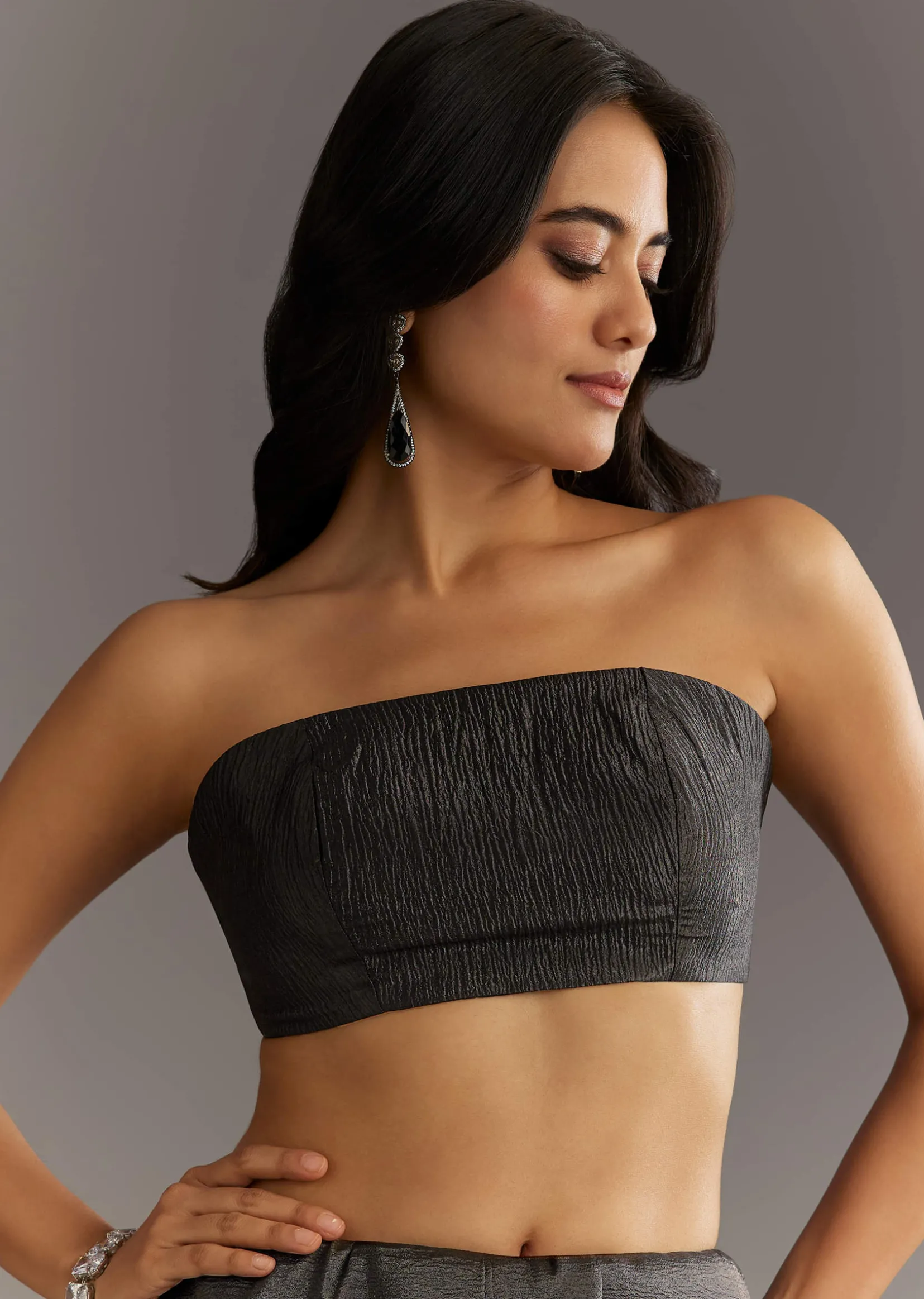 Black Crushed Tissue Saree With Scallop Embroidered Border