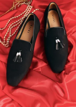 Black Juttis With Tassel Detailing