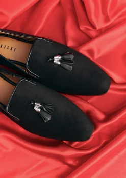 Black Juttis With Tassel Detailing