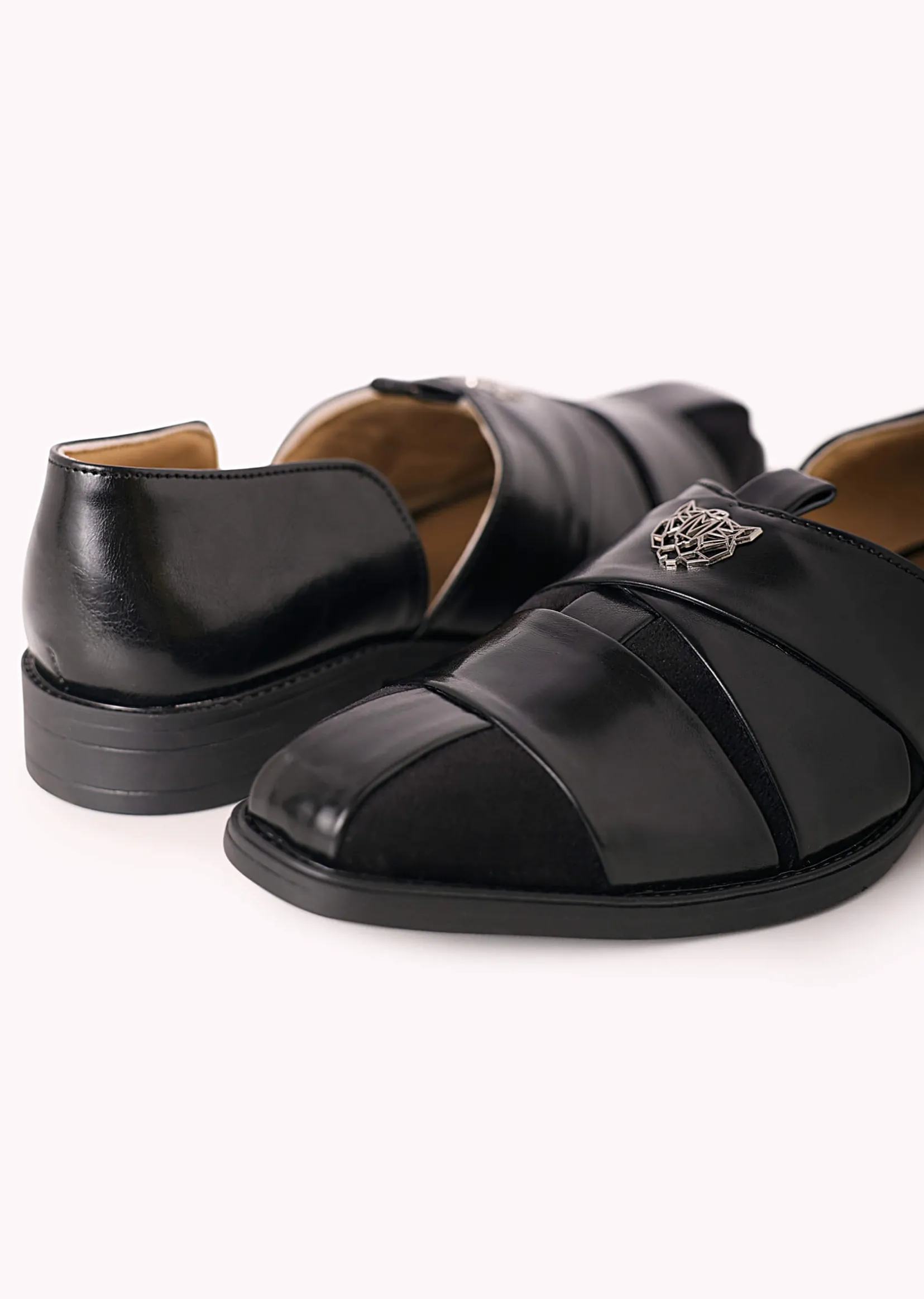 Black Juttis with Textured Detail