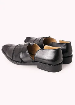Black Juttis with Textured Detail