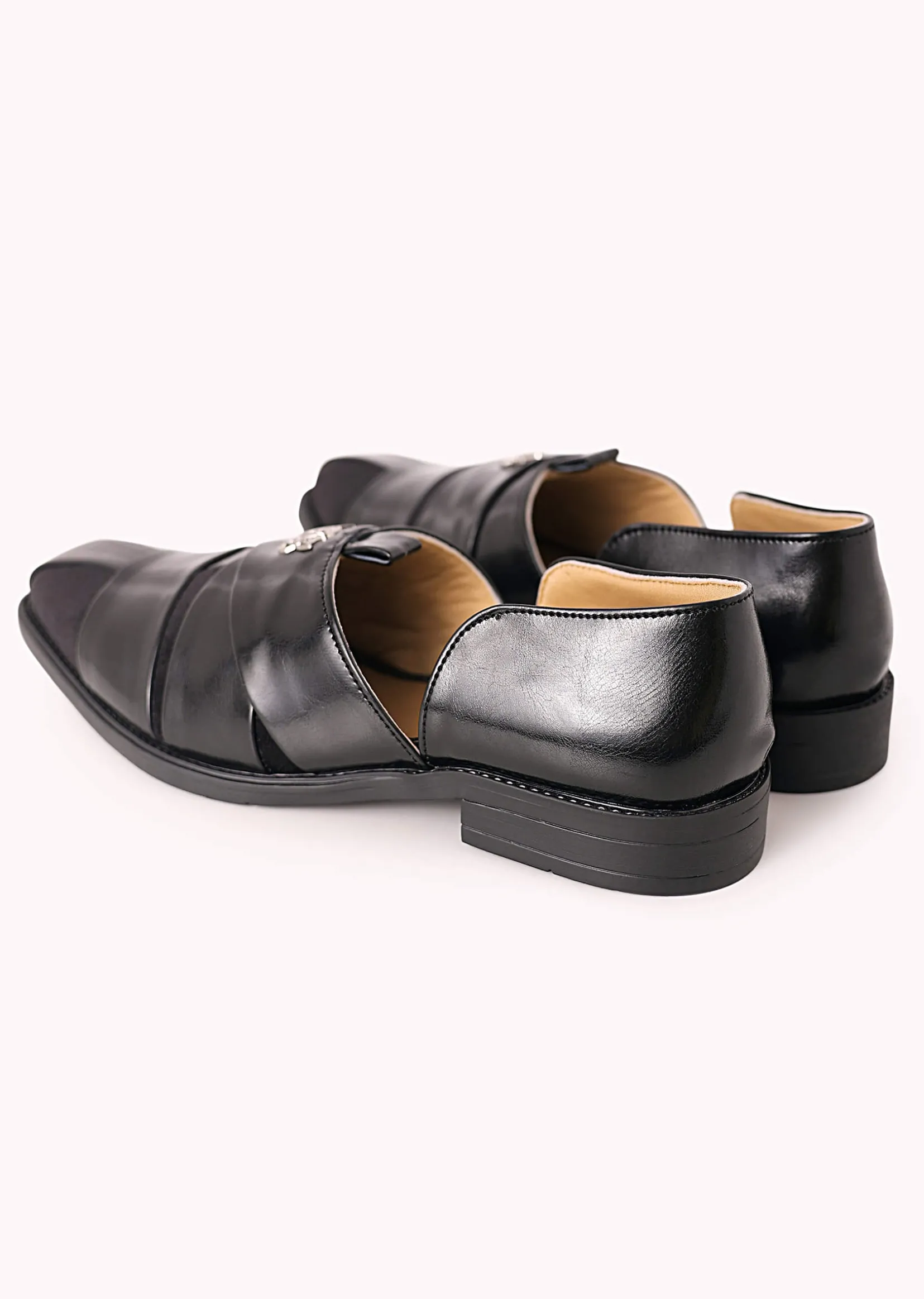 Black Juttis with Textured Detail