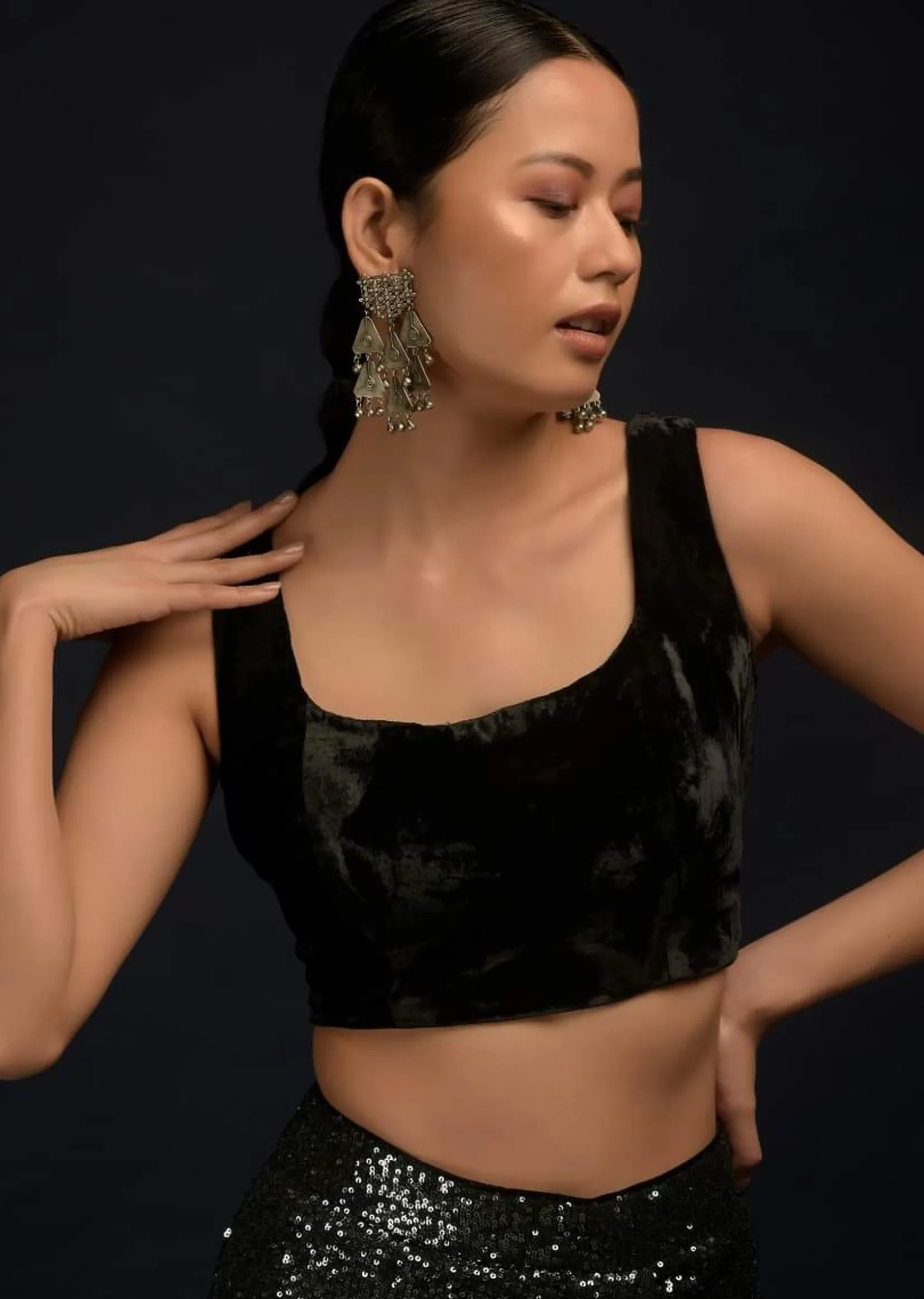 Black Sleeveless Blouse In Velvet With Scooped Neckline And Tassel Dori On The Back