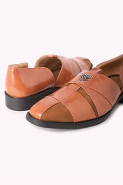 Brown Juttis with Cutwork Detail