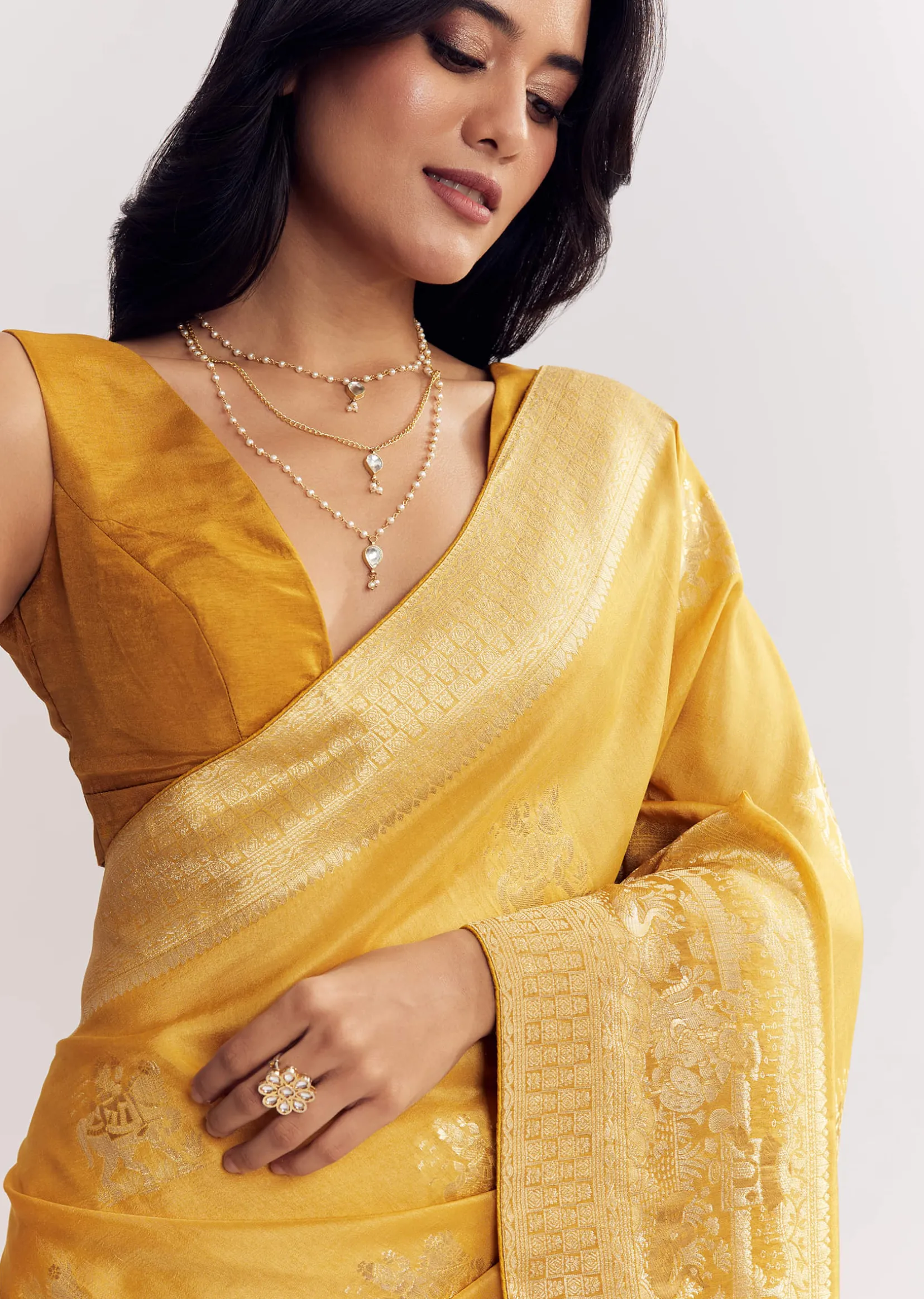 Georgette Saree With All Over Butti Woven Design
