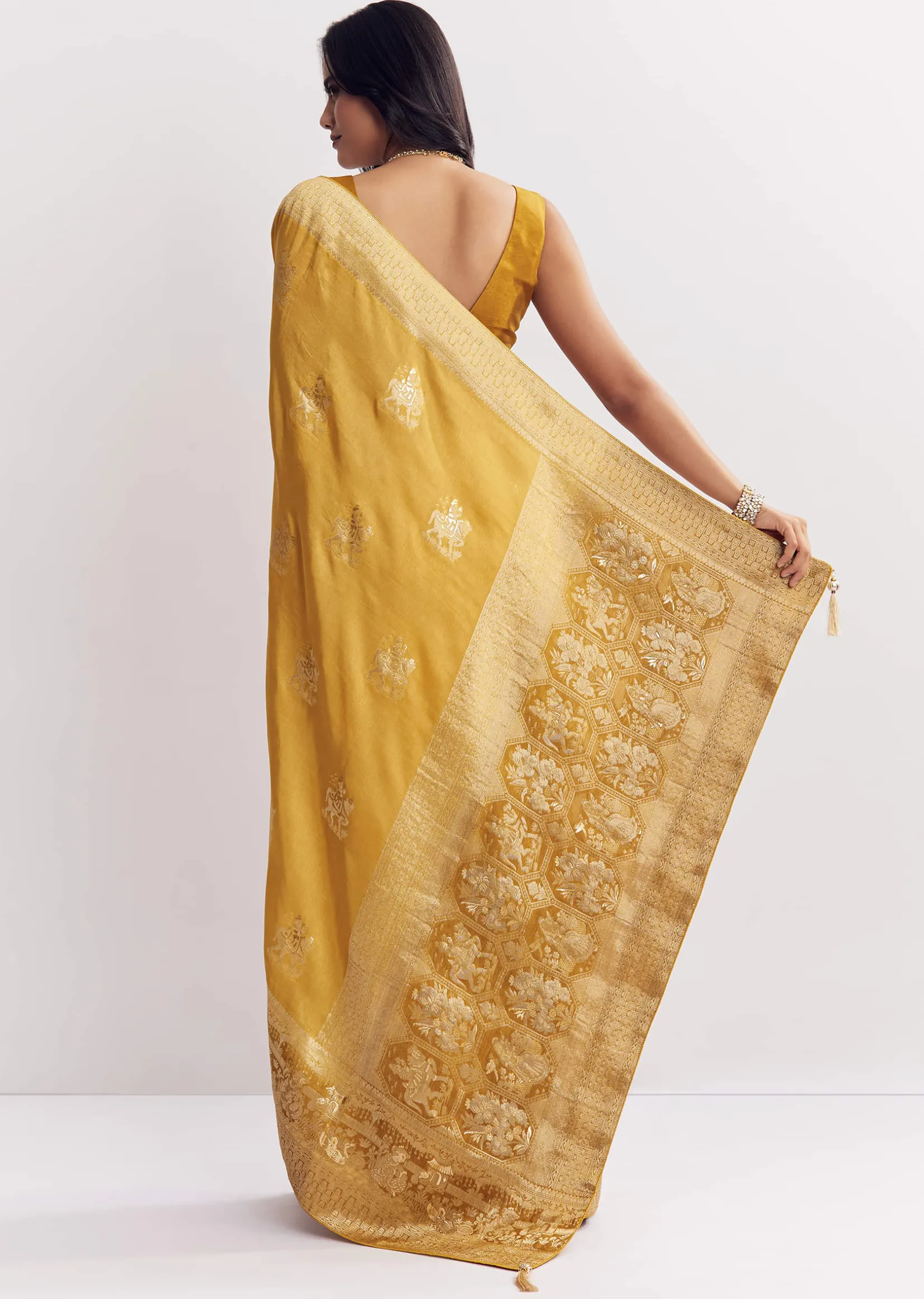 Georgette Saree With All Over Butti Woven Design