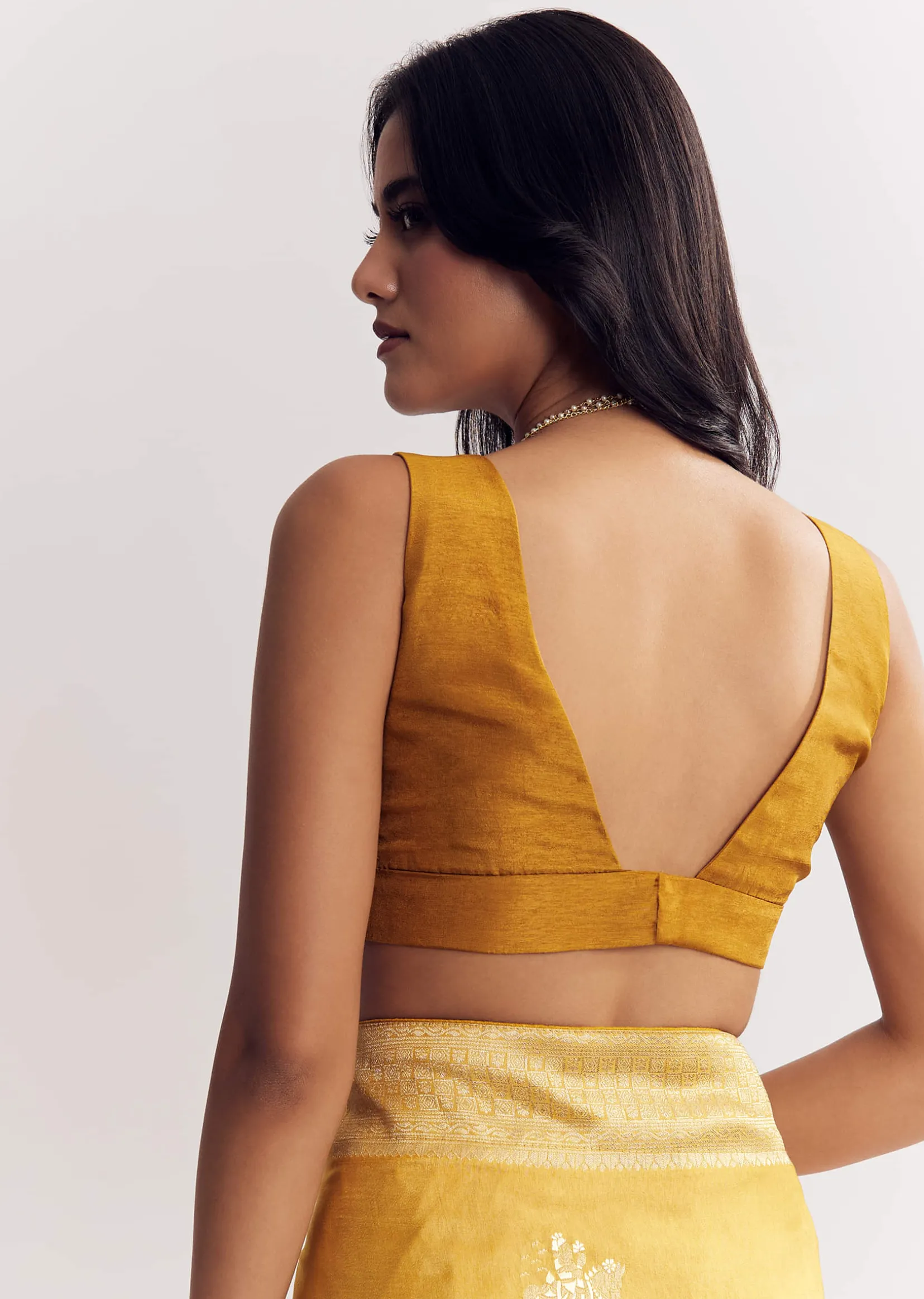 Georgette Saree With All Over Butti Woven Design