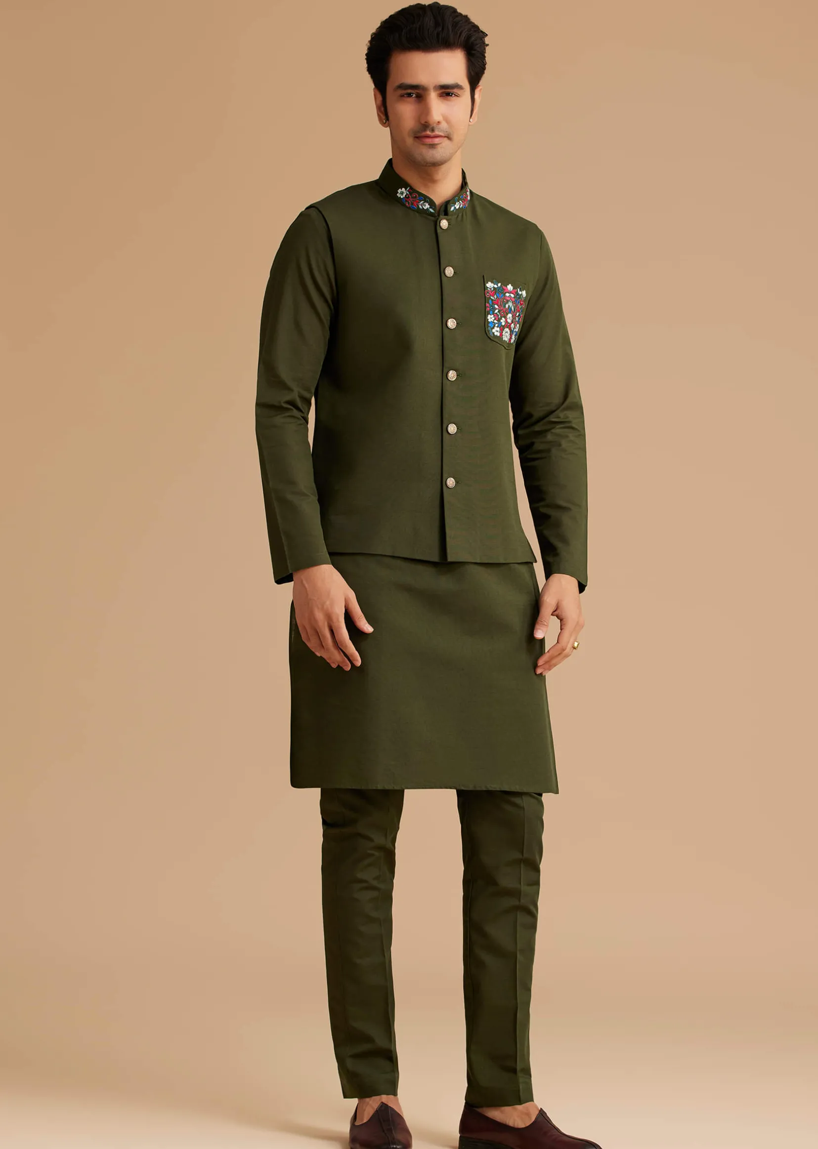 Green Cotton Kurta Set With Embroidered Pocket And Collar