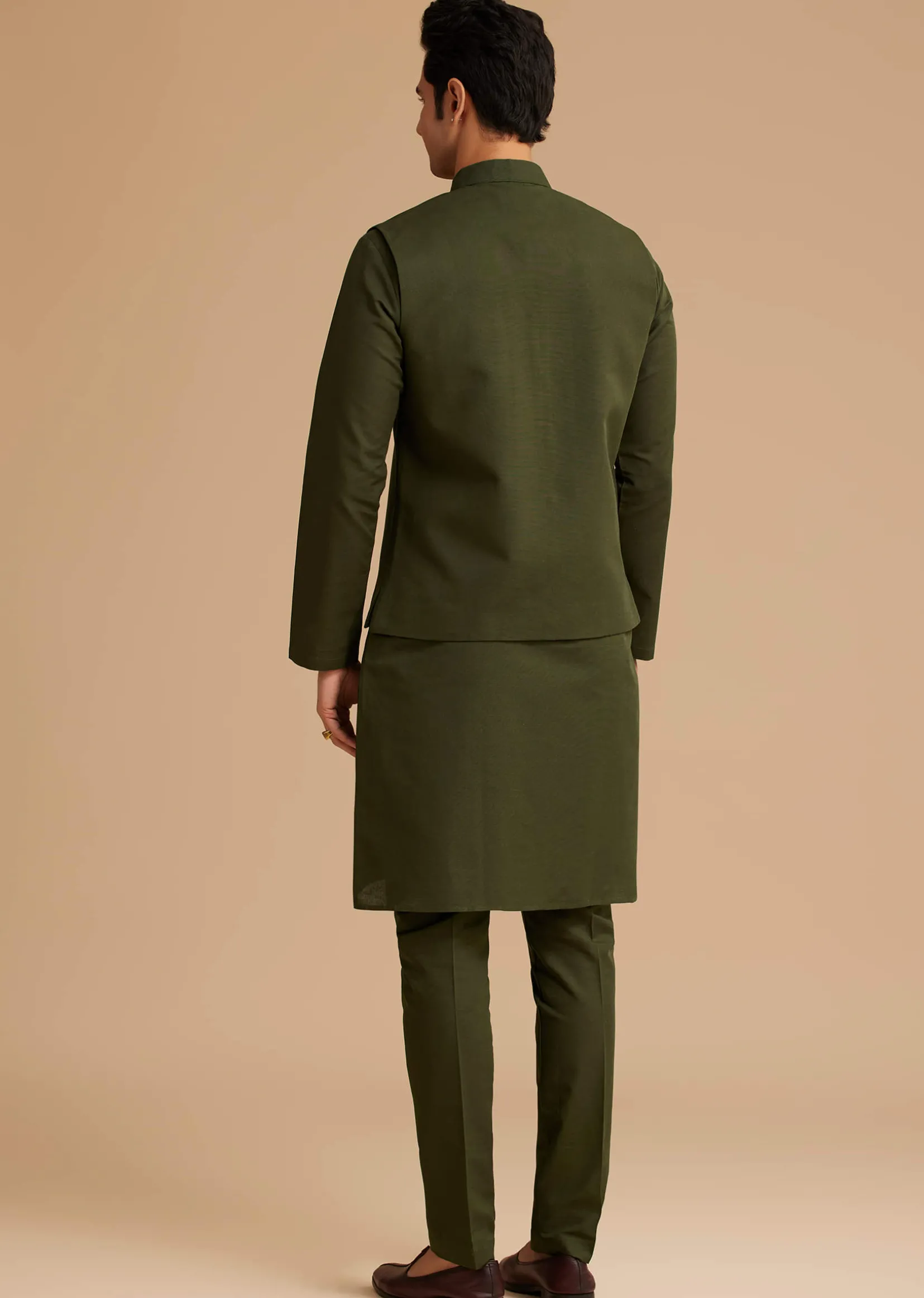 Green Cotton Kurta Set With Embroidered Pocket And Collar