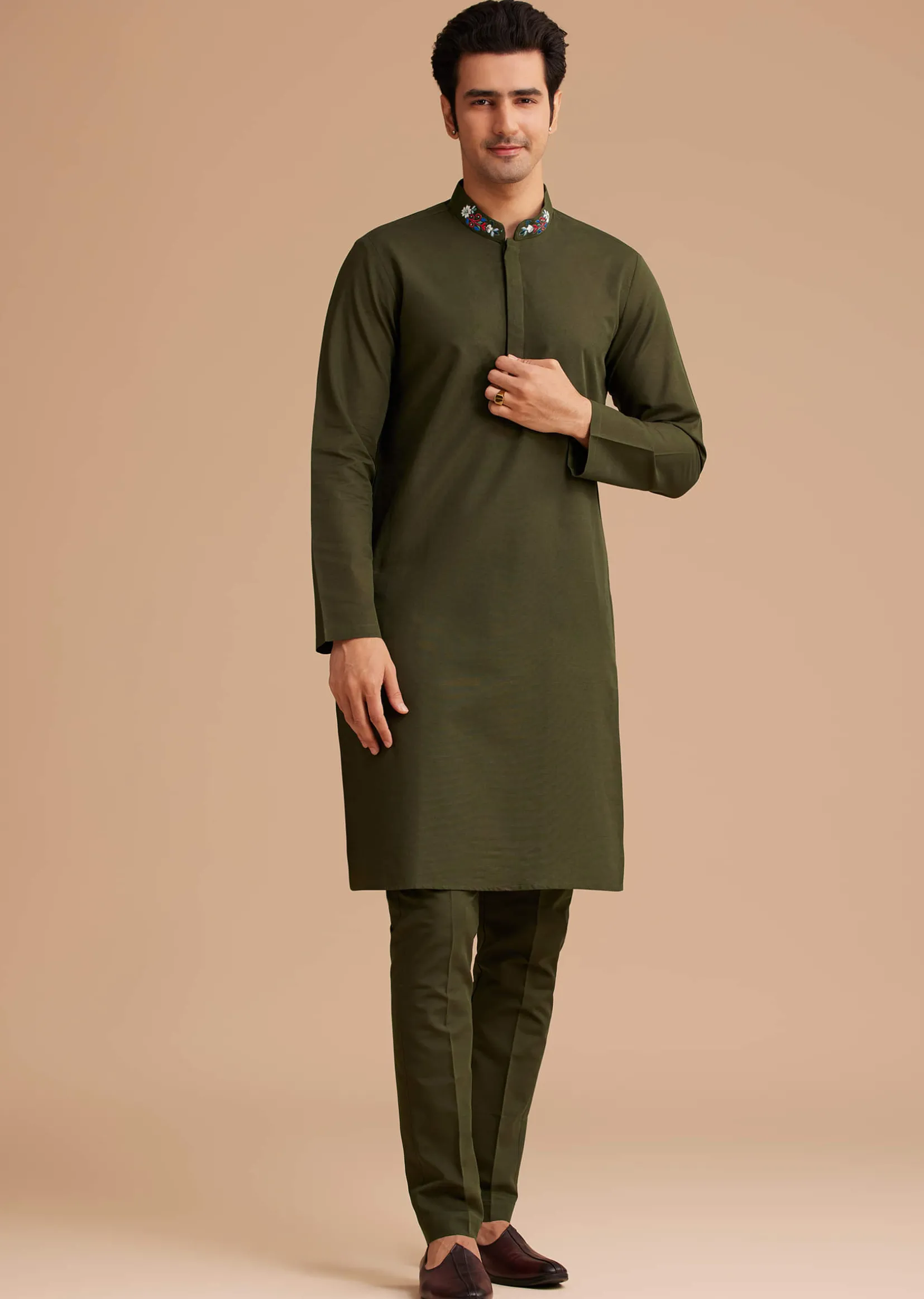 Green Cotton Kurta Set With Embroidered Pocket And Collar