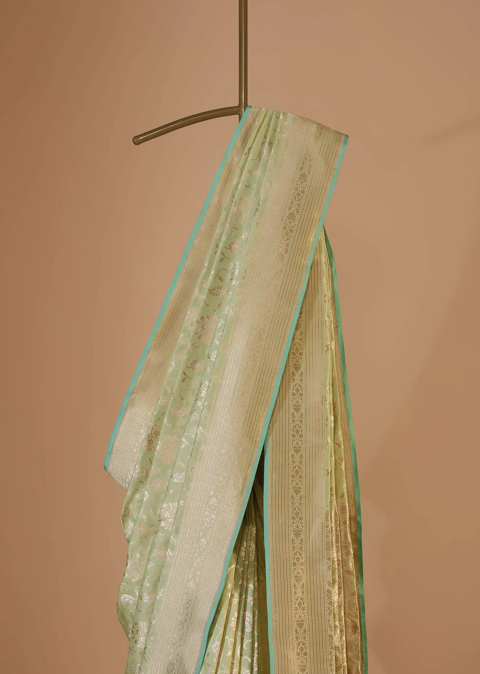 Green Handloom Banarasi Saree In Uppada Silk With Floral Jaal Weave And Unstitched Blouse