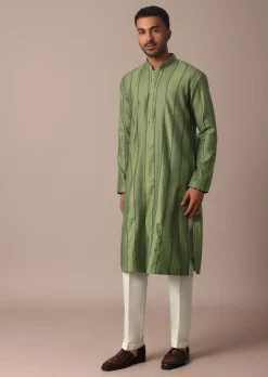 Green Kurta Set With Intricate Thread Work
