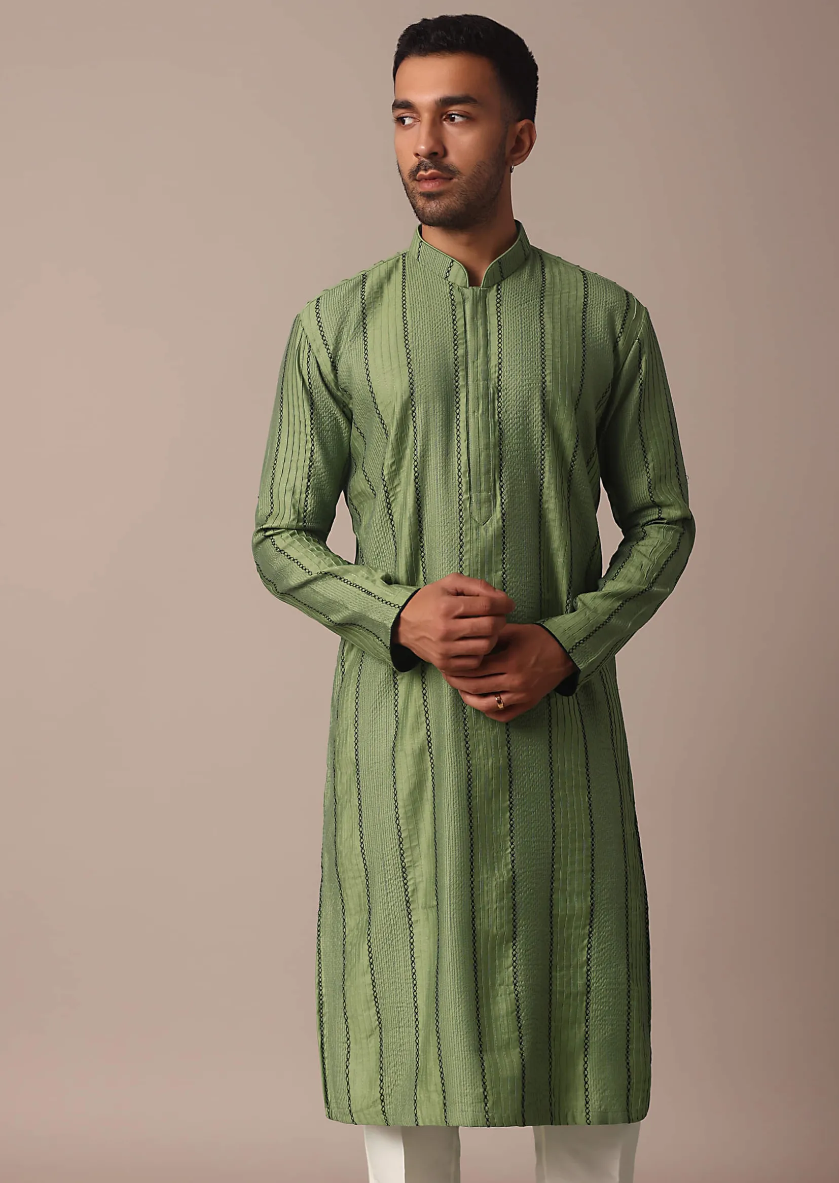 Green Kurta Set With Intricate Thread Work
