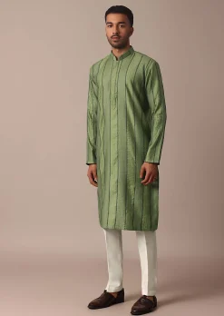 Green Kurta Set With Intricate Thread Work