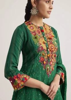 Green Silk Kurta Set With Resham Embroidery And Textured Dupatta