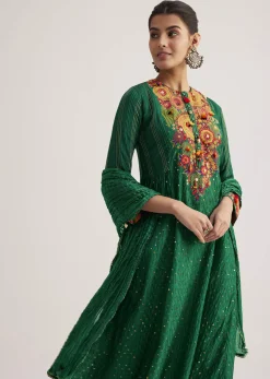Green Silk Kurta Set With Resham Embroidery And Textured Dupatta