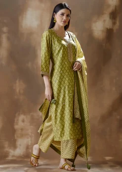 Green Straight Cut Suit In Silk With Print And Embroidered Neckline