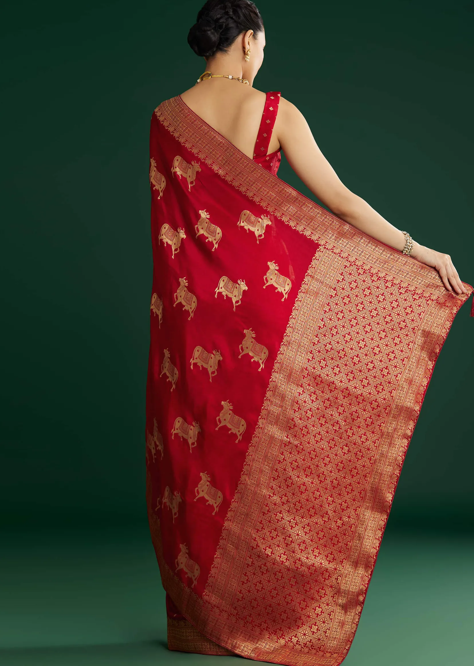 Maroon Dola Silk Saree With Zari Woven Border