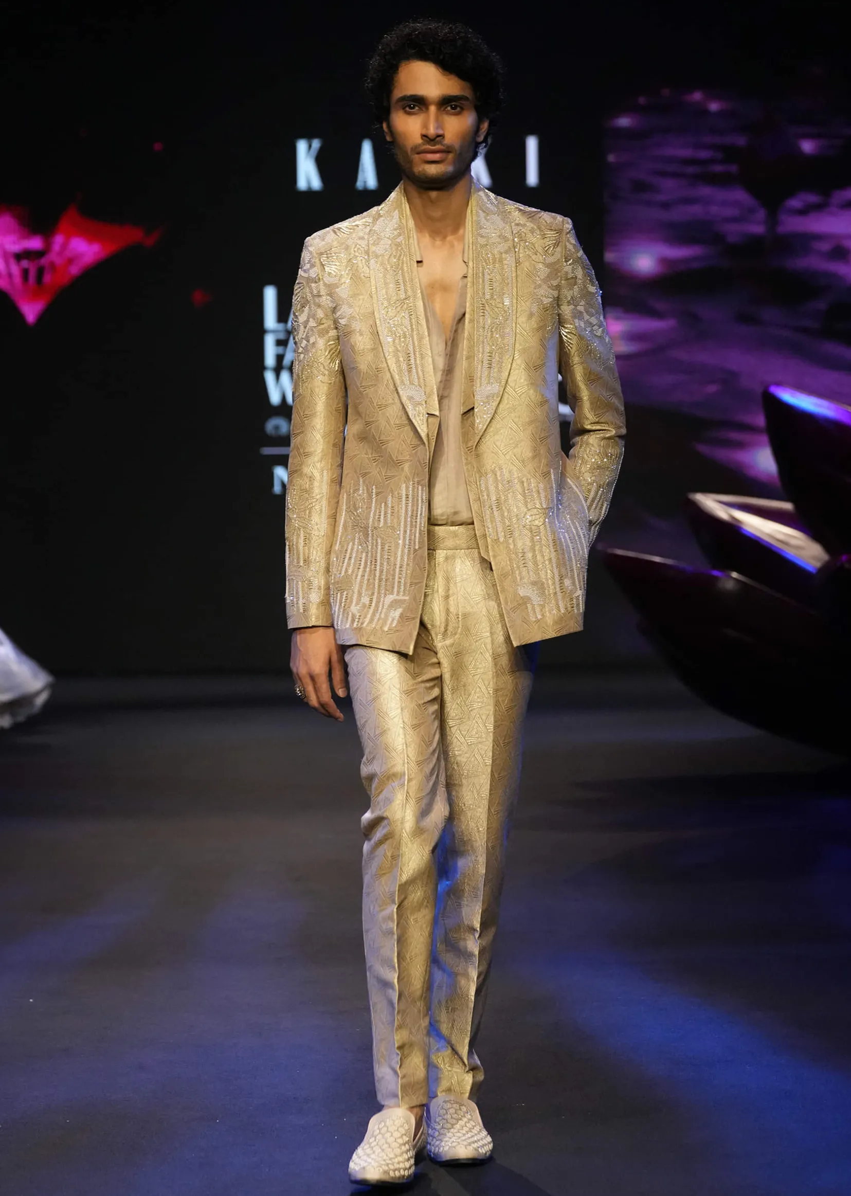 Moff Floral And Geometric Embroidered Tuxedo Suit