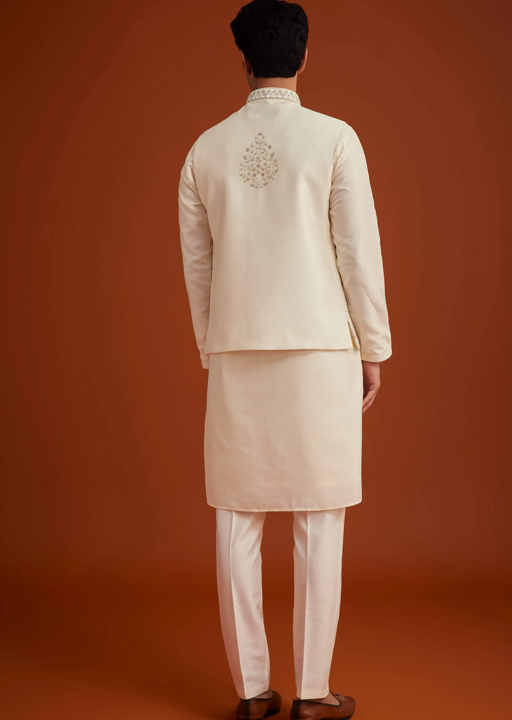 Off White Cotton Silk Jacket Set With Floral Zari Work