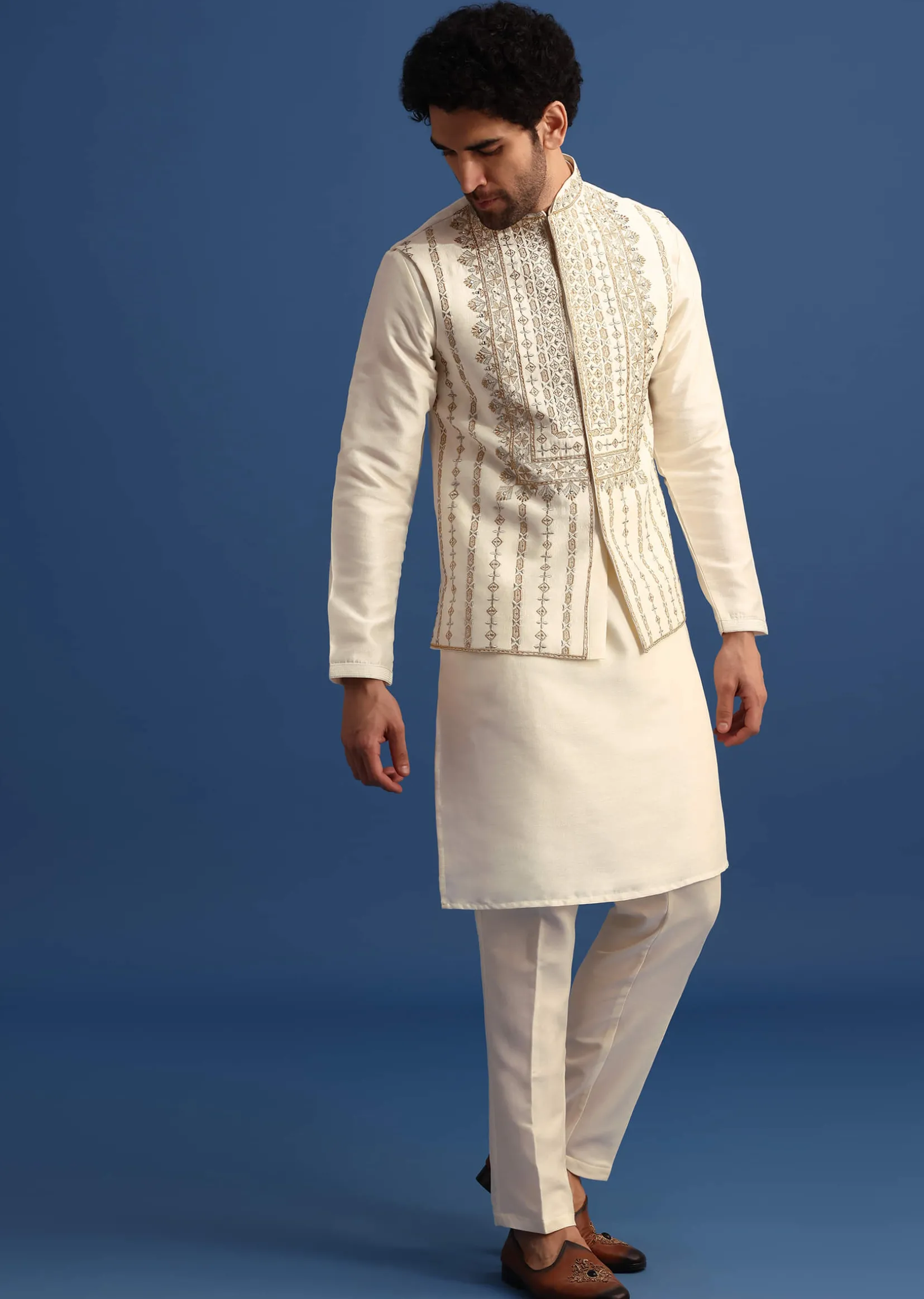 Off White Kurta Jacket Set With Zari Work And Mirror Embroidery For Men