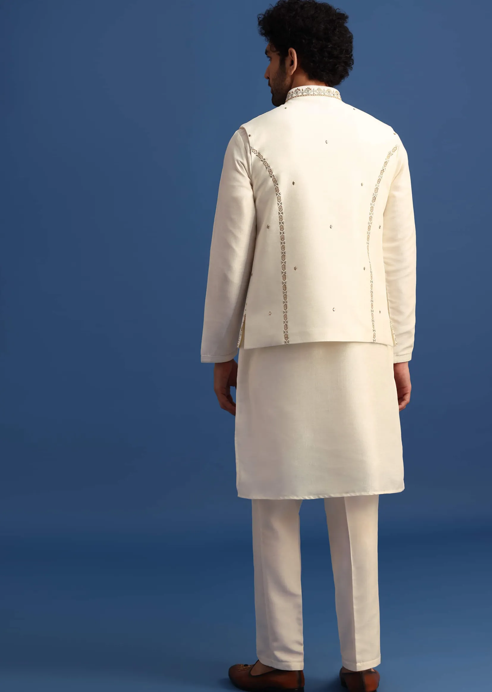 Off White Kurta Jacket Set With Zari Work And Mirror Embroidery For Men