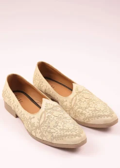 Off White Raw Silk Zardozi Juttis