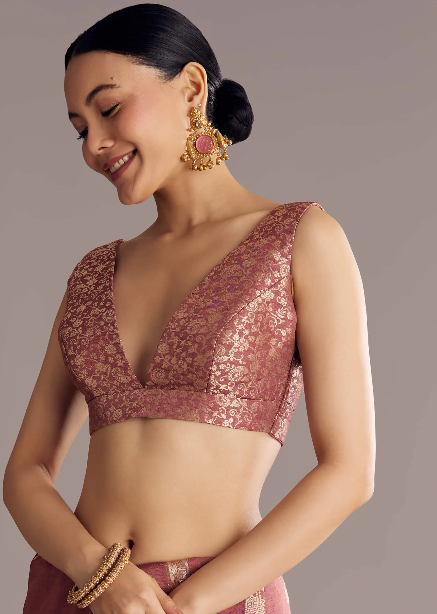 Onion Pink Dola Silk Saree With Zari Motifs Pallu