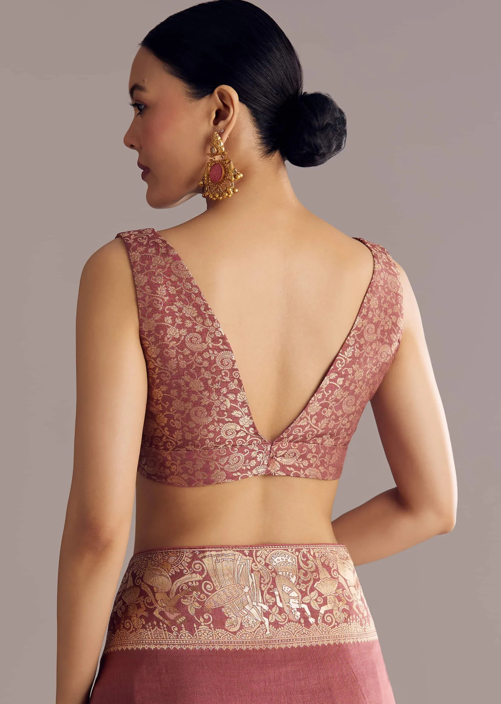 Onion Pink Dola Silk Saree With Zari Motifs Pallu