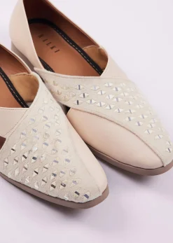 Peach Raw Silk Mirror Work Juttis