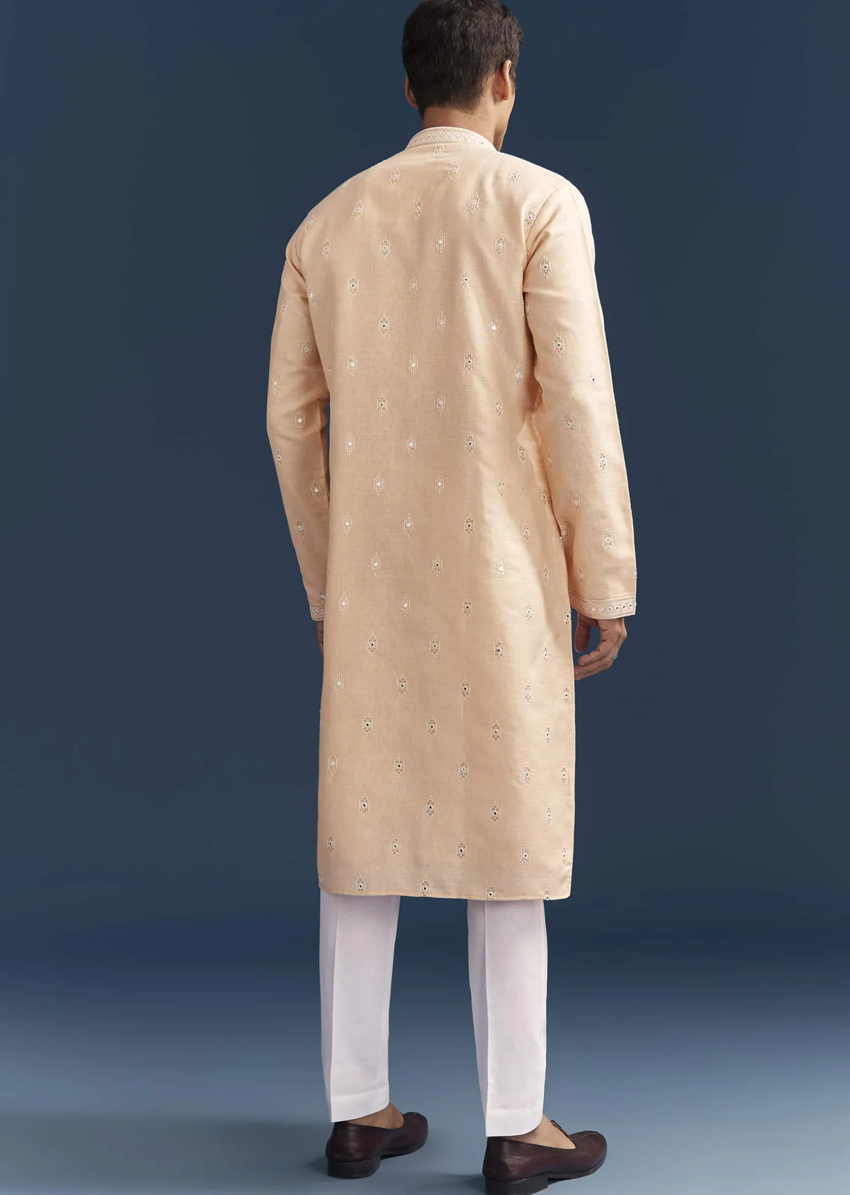 Peach Silk Textured Kurta Set For Men With Thread And Mirror Work