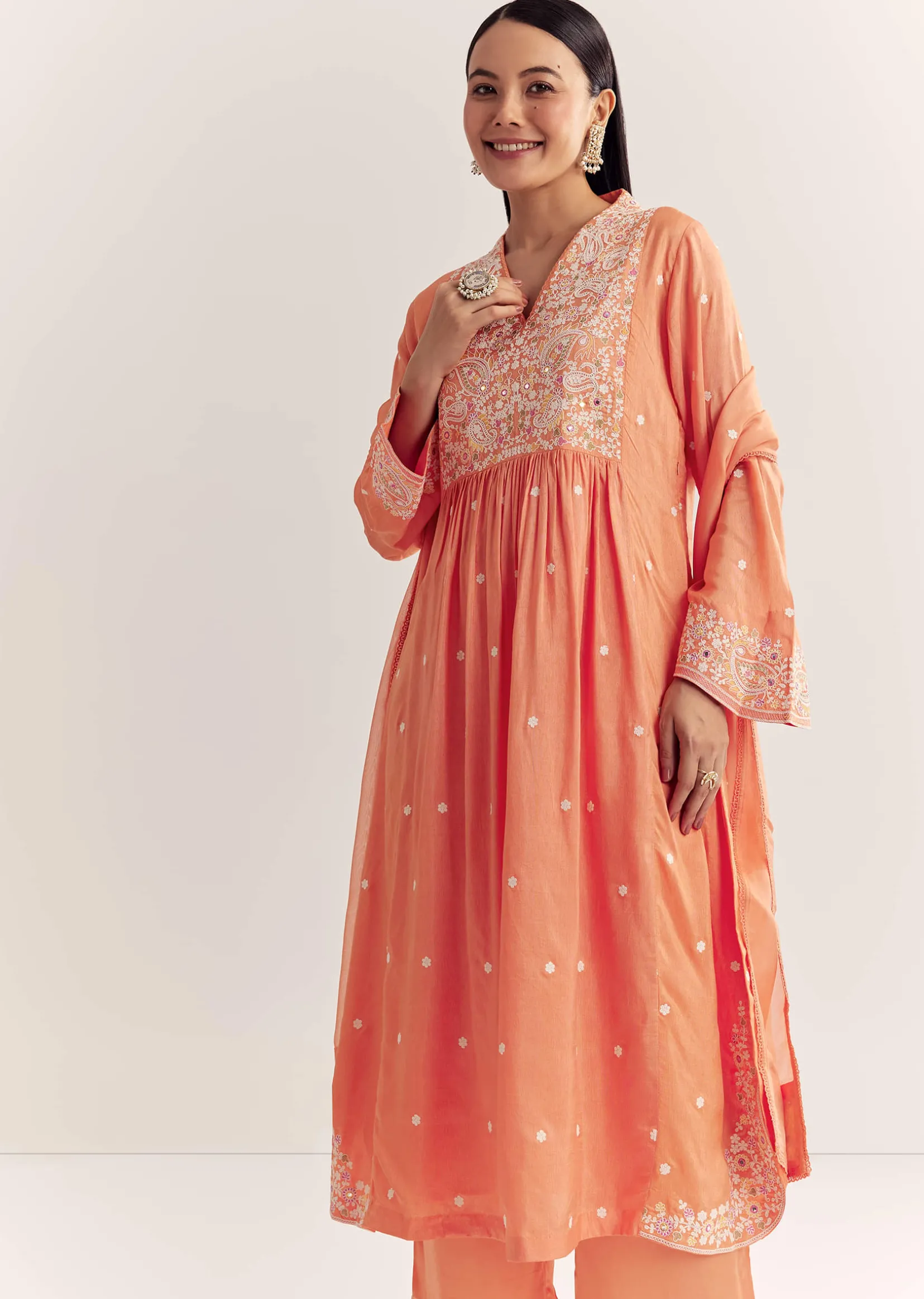 Peach Silk Threadwork Kurta Set With Organza Dupatta