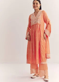 Peach Silk Threadwork Kurta Set With Organza Dupatta