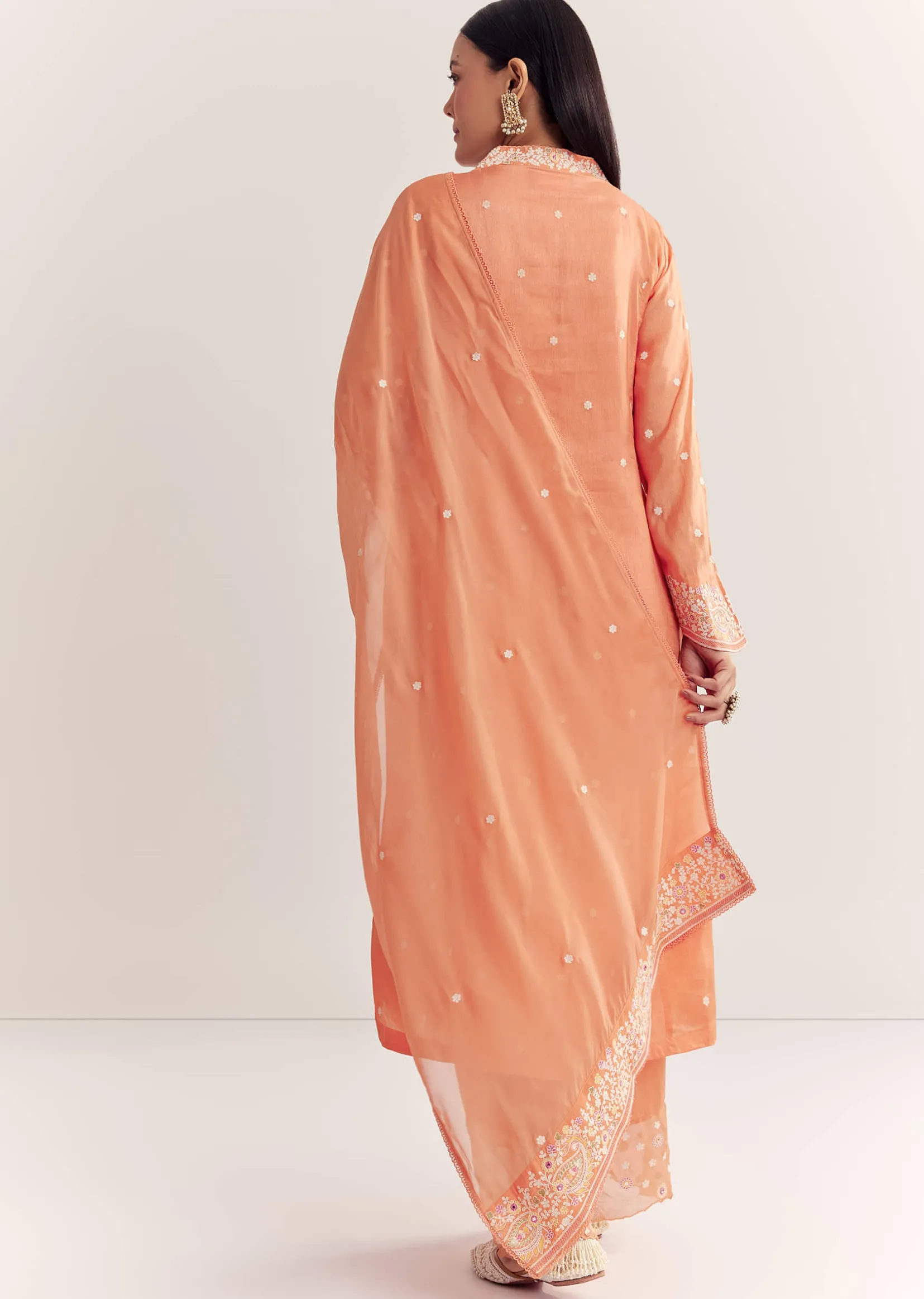 Peach Silk Threadwork Kurta Set With Organza Dupatta