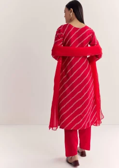 Red Dola Silk Printed Kurta Set With Embroidered Neckline