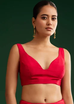 Red Dola Silk Saree With Zari Detailing