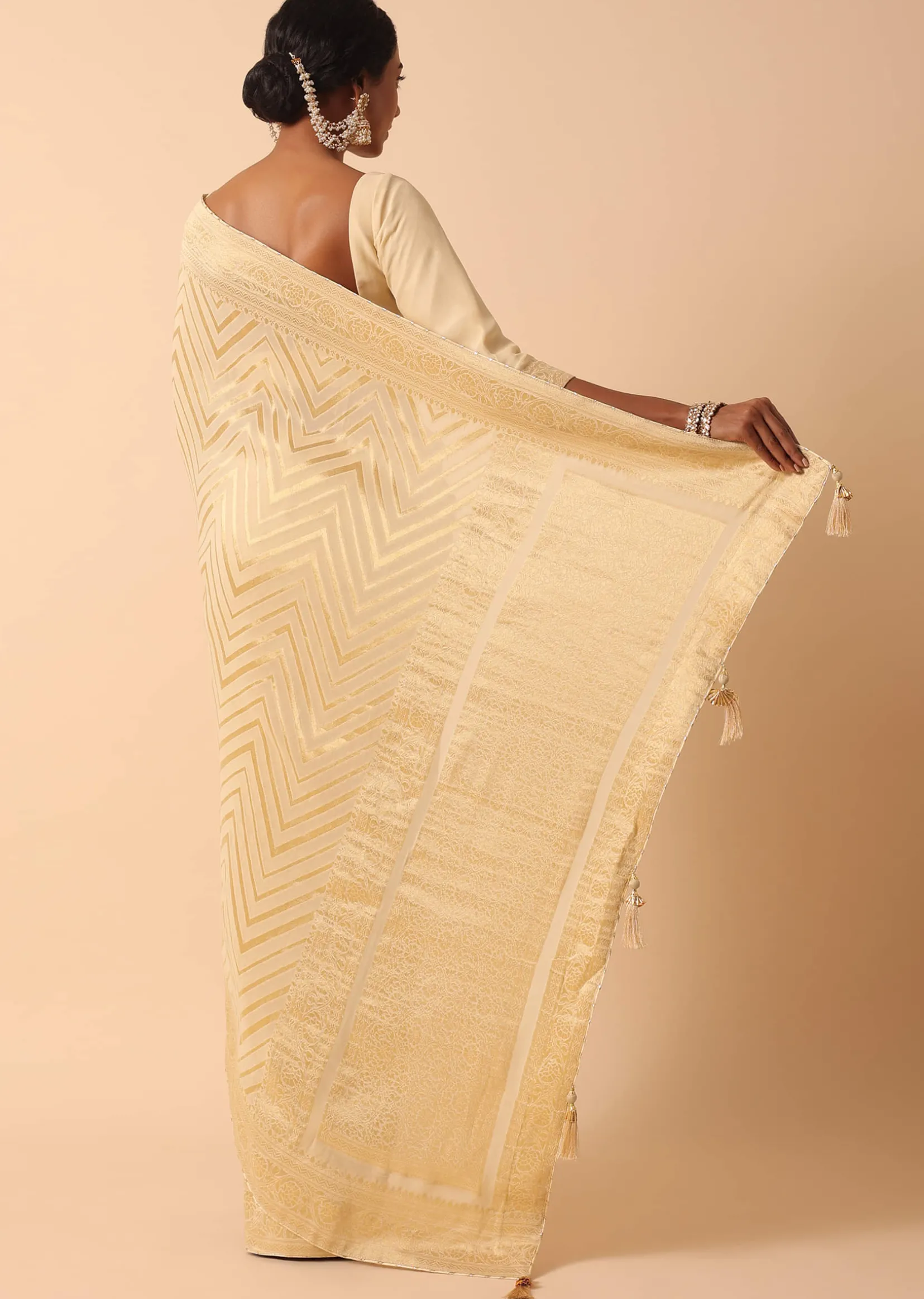 White Banarasi Khaddi Saree With Unstitched Blouse Fabric