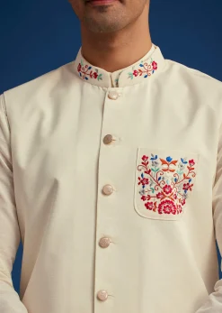 White Cotton Kurta Set With Embroidered Pocket And Collar