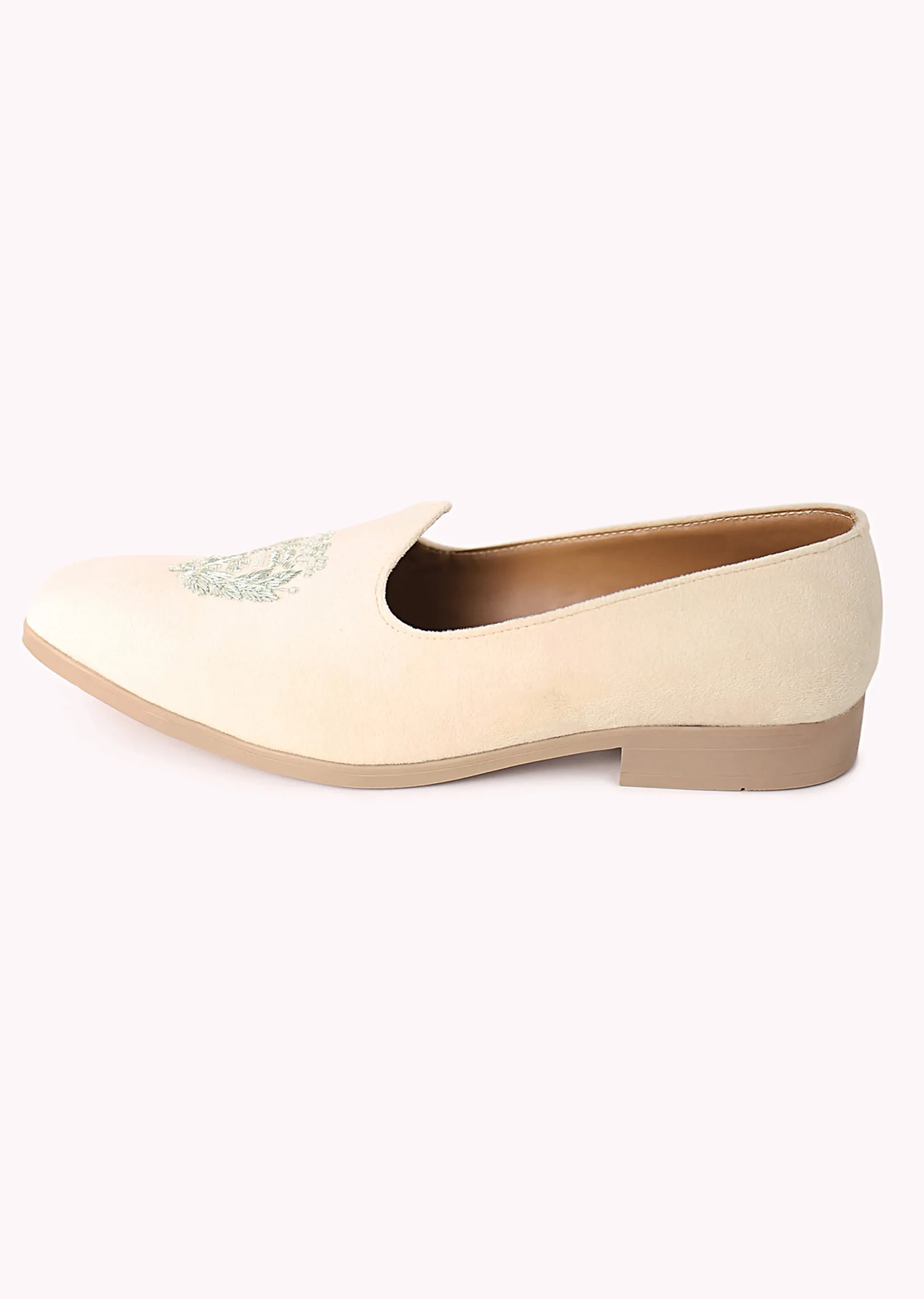 White Velvet Juttis