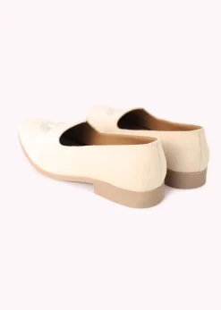 White Velvet Juttis