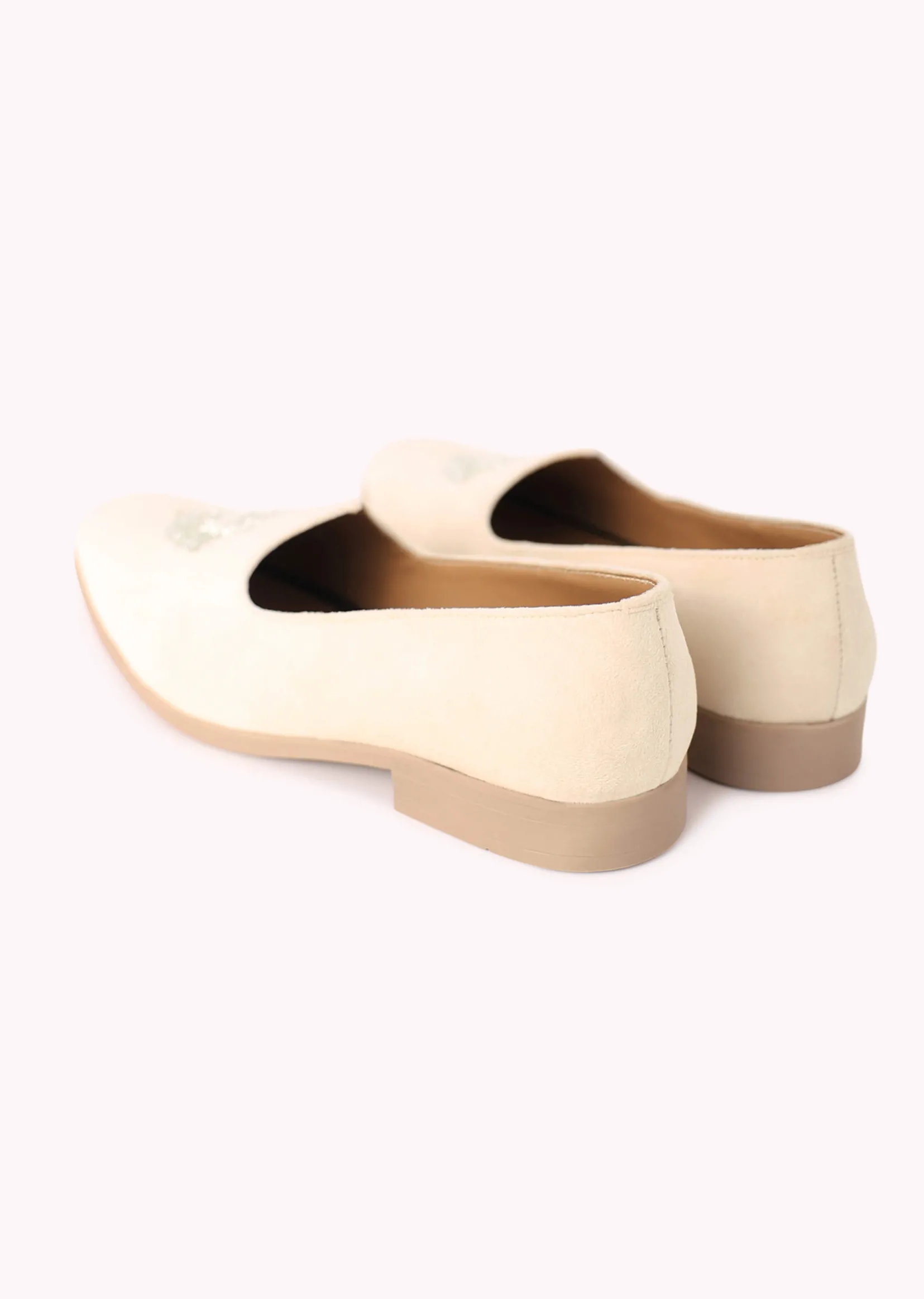 White Velvet Juttis