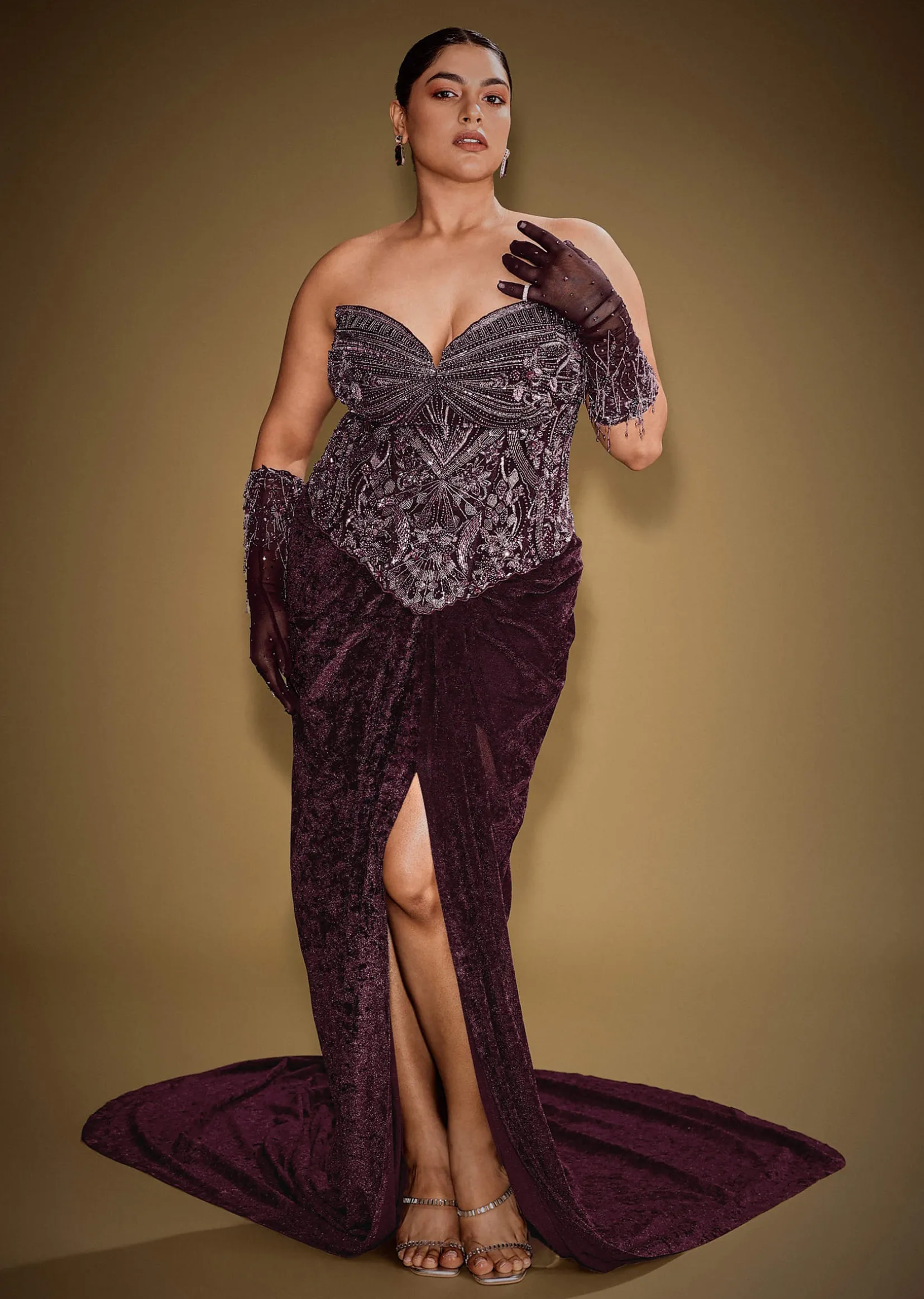 Wine Velvet Corset Set With Drape Skirt And Embroidered Cape